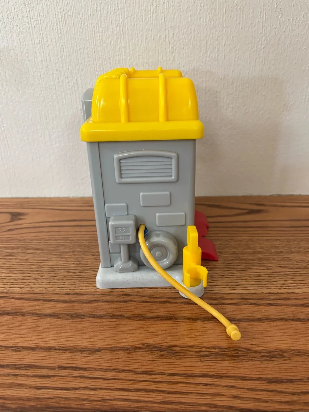 Vintage FISHER PRICE Little People Gas and Go Car Wash 2002 Pretend Play